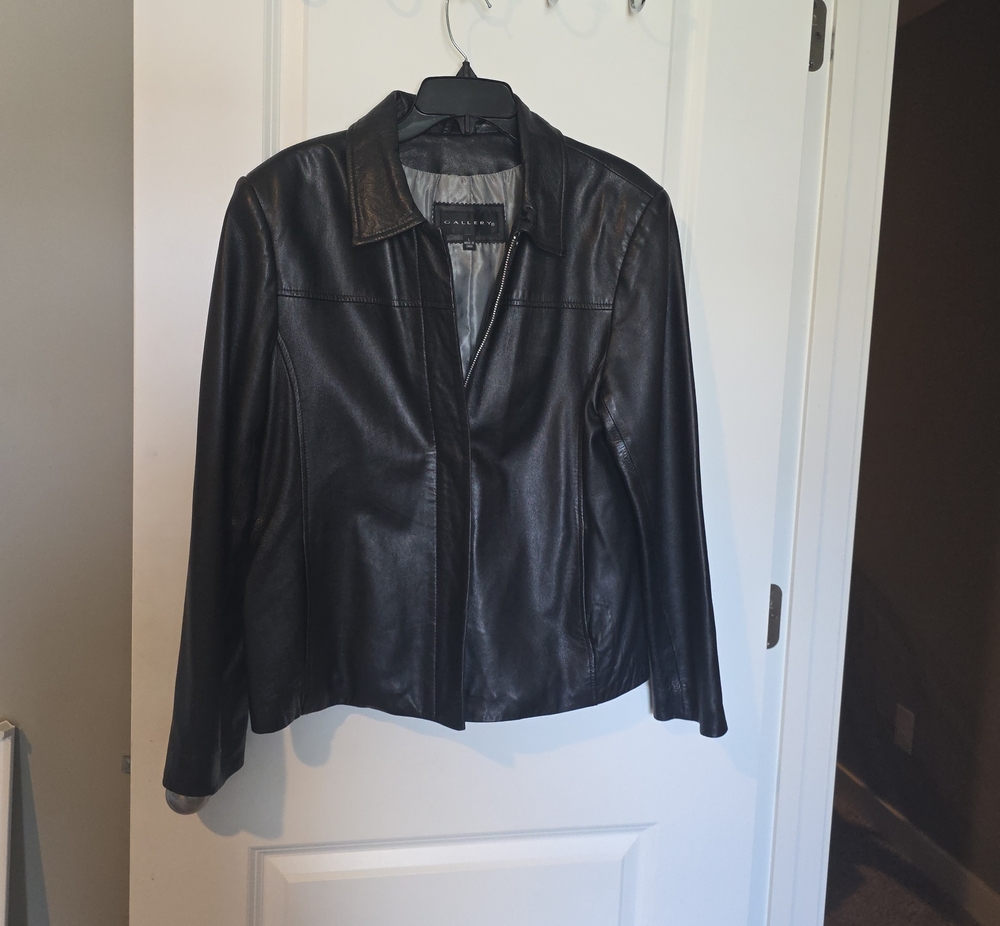 Gallery Black Leather Zip-Front Women's Jacket